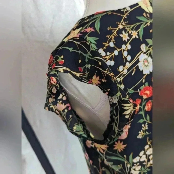 Loft Women's Black Sleeveless Summertime Floral V Neck Shear Top Size XS - Picture 4 of 10